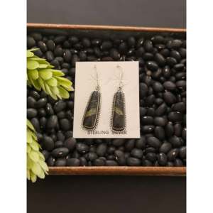 Pendientes Colgantes Hechos a Mano en Plata de Ley y Turquesa Negra Estilo Navajo con Forma de Gota de Agua - Product Image 1
