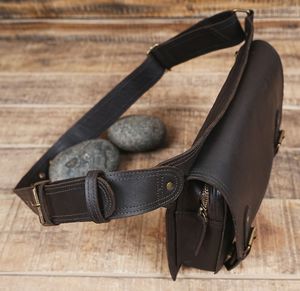 Sac banane en cuir de vachette vintage avec logo personnalisé Sac banane pour hommes Fermeture à glissière Fonction antivol Forme d'oreiller LWB-0123 - Product Image 3