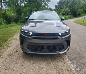 Dodge Hornet R.T. 2024, transmission automatique, caméra de recul, sièges en cuir, conduite à gauche, jantes R18, titre propre, sans accident, faible kilométrage - Product Image 1