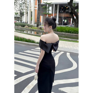 [Favorito] DR211 Gira cada cabeza con este vestido de satén con un escote floral meticulosamente diseñado que exuda confianza - Product Image 3