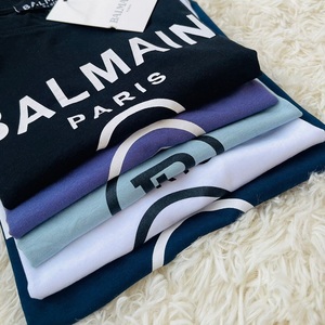 เสื้อยืดแบรนด์ดัง คละแบบ ส่งแบบสุ่ม แพ็คเกจแบบคละ  ลดล้างสต็อกปี 2025 สำหรับผู้ชายและผู้หญิง ขายส่งเสื้อผ้าลำลอง - Product Image 5