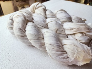 ริบบิ้นผ้าไหมส่าหรีรีไซเคิลทำด้วยมือ100% ผ้าธรรมชาติสำหรับงานศิลปะหัตถกรรมปักลายแบบกำหนดเอง - Product Image 6