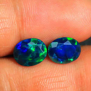 Pierre précieuse d'opale noire éthiopienne unique de forme ovale arc-en-ciel brillant pierre d'opale noire éthiopienne Flashy idéale pour la fabrication de bijoux - Product Image 2