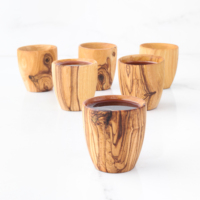 Verre à shot artisanal en bois d'olivier écologique ArtisRaw, incassable, imitation bois ancien, sculpté, style méditerranéen, fournisseur direct