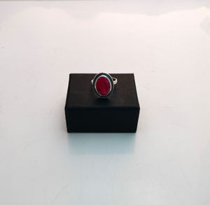 Juego de piedras preciosas de rubí natural en plata de ley 925 Anillo de bisel de forma ovalada de moda para mujer Favores de fiesta de boda de estilo clásico - Product Image 1