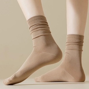 Calcetines de Algodón de Punto Suave para Mujer, Medias de Tubo Mediano, Ajuste Holgado, Colores Sólidos, Transpirables y Cómodos para Uso Diario - Product Image 3