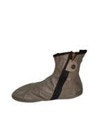 Chaussettes montantes grises en cuir premium avec fermeture éclair, antidérapantes et respirantes, décontractées pour hommes et femmes