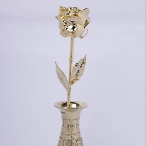 Venta al por mayor de jarrones de metal dorado, jarrones decorativos modernos para sala de estar y salones de banquetes - Product Image 1