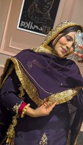 Readymade Salwar Kameez Costume pour femme en tissu de soie avec broderie élégante pour mariage et festival Porter au prix de gros - Product Image 4