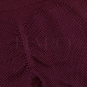 Ensemble de vêtements de sport pour femmes fabriqué au Pakistan, en tissu de haute qualité offrant flexibilité et style pour toutes les occasions actives. - Product Image 3