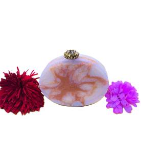 Bolso de mano de resina hecho a mano de diseñador con forro de satén Bolsos de noche económicos de moda para damas para bodas y fiestas - Product Image 1