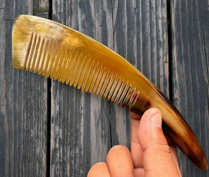 Peine de Cuerno de Vaca Pulido Moderno y Ecológico de Primera Calidad, Anti-Frizz, Cuidado del Cabello, Artesanía Hecha a Mano a los Precios Más Bajos - Product Image 3