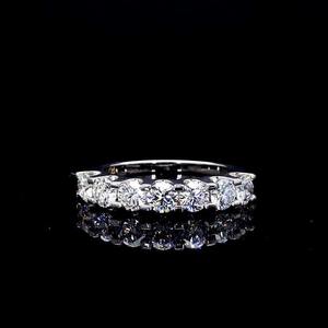 Aniva Jewels, anillo de banda de diamante de Color plateado, anillo de boda clásico, joyería pavimentada, anillos de compromiso de circonita cúbica para mujer - Product Image 1