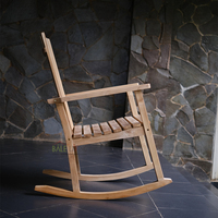 Chaise à bascule en bois massif, dossier à lattes minimaliste, confortable pour salle à manger, hôtel, intérieur, extérieur, maison, bureau, salon