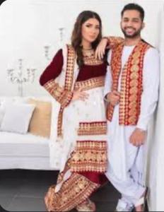 Gilet afghan sans manches et respirant à col en V 220g pour homme avec broderie complète pour l'hiver - Product Image 1