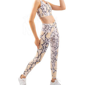 Conjunto de ropa activa para mujer de alta calidad Nuevo estilo Gimnasio y Yoga Top Conjunto de entrenamiento de moda Elástico Tallas grandes Características Hecho Pakistán - Product Image 3