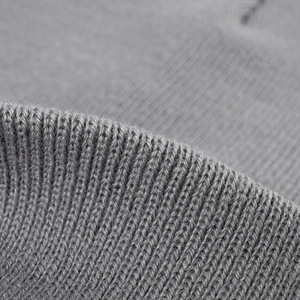 Bonnet d'hiver chaud doublé polaire noir blanc gris avec logo haut de gamme Bonnet en tricot pour bébés - Product Image 4