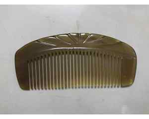 Peigne en corne fait main du Vietnam Surface polie avec poignée élégante Peigne en corne anti-enchevêtrement et durable pour le brossage des cheveux - Product Image 2