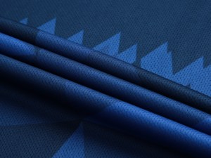 เสื้อฟุตบอลสำหรับผู้ชายเสื้อฟุตบอลแบบสั่งทำชุดฟุตบอลแบบระเหิด100% ผ้าโพลีเอสเตอร์ - Product Image 3