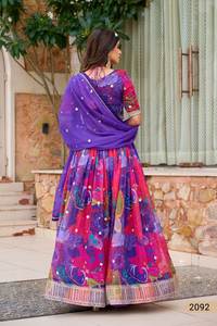Magnifique Lehenga Choli en soie tigrée avec des motifs imprimés, fabriqué à Surat, à prix de gros, exportateur de mode féminine - Product Image 3