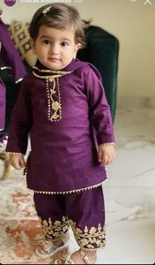 Ropa de bebé informal de verano 2023, hermoso diseño decente, Kurta púrpura con pantalón, tamaño y Color personalizables - Product Image 2