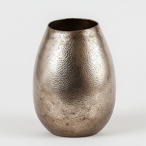 Vase décoratif élégant en métal finition noire martelée Détails artisanaux faits à la main conçus pour des intérieurs sophistiqués - Product Image 4