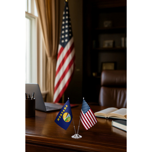 Ensemble de drapeaux numériquement imprimés en aluminium pour bureau, montés sur un support, représentant le Montana et les États-Unis - Product Image 3