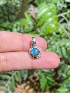 Bleu feu Labradorite Vintage plaqué or 925 argent Sterling fait à la main rond pierre précieuse Designer pendentif pour les femmes - Product Image 2