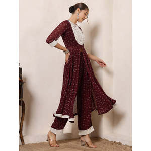 Túnica Anarkali de Gasa Floral con Mangas 3/4 y Pantalón a Juego - Conjunto Coordinado Indo-Occidental para Mujer - Product Image 5