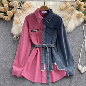 Blusa de Mezclilla con Parches Irregulares para Mujer - Top Moderno de Manga Larga - Product Image 2