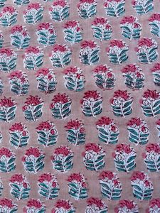 Nouveau Voile en tissu de coton naturel à imprimé floral de Sanganer Hand Block imprimé pour la confection de robes douces Tailles de cour disponibles - Product Image 3