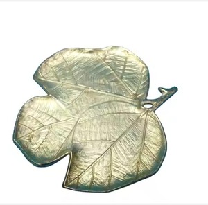 Bandeja de Servir y Plato para Postres de Aluminio Dorado de Primera Calidad con Forma de Hoja Art Deco para Decoración del Hogar y Festividades - Product Image 1