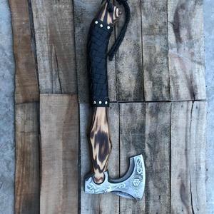 Hache viking artisanale sur mesure Thewizcrafts, tête en acier à haute teneur en carbone, manche en bois de frêne, étui en cuir, camping en plein air, OEM - Product Image 4