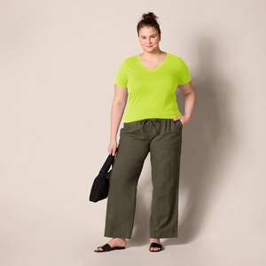 Camiseta Urbana de Talla Grande para Mujer, Corte Ajustado, Fibra Transpirable, Sensación Suave, Flexibilidad Ligera, Caída Elegante, Borde Limpio, Silueta Moderna, Verano - Product Image 4