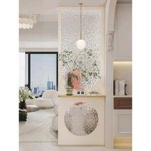 Console d'entrée sur mesure avec panneau mural côtelé, étagère ouverte, détails courbés et dimensions ajustées pour les entrées de maison - Product Image 1