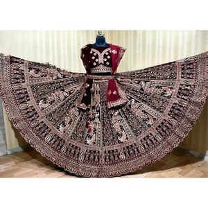 Lehenga nupcial de doble Dupatta Heavy Handwork con 12 faldas Kali y bordado de borde de cuatro lados para fiestas - Product Image 1