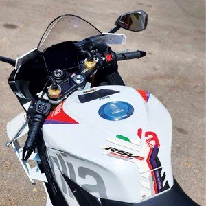 Adesivi Protettivi 3D per Serbatoio Moto, Logo Personalizzato, Compatibili con Aprilia RSV4 Factory 2023 - Product Image 1