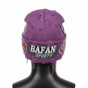 Bonnet en tricot acrylique doux de haute qualité 280GSM, couleur violette, aspect vieilli, avec patchs brodés personnalisés, bonnet jacquard tendance - Product Image 2