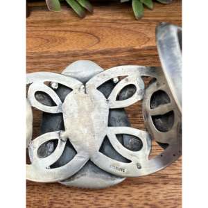 Brazalete de Plata de Ley y Turquesa Royston Hecho a Mano por Artistas Navajo, Accesorio de Moda - Product Image 6