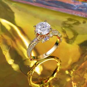 แหวนหมั้นสเตนเลสสตีลชุบทองคำสีกุหลาบ ดีไซน์ดอกไม้สีม่วงและลายเถาวัลย์ - Product Image 4