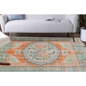 Alfombra Turca Abstracta con Diseño de Rosas: Diseño Vintage en Naranja Suave, Alfombra de Chenilla - Product Image 2