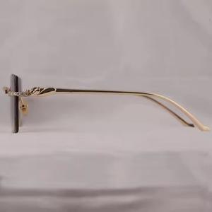 Dernières lunettes de soleil de créateur Lunettes de vue unisexes serties de diamants Moissanite Idéales pour un usage quotidien Lunettes de designer - Product Image 4