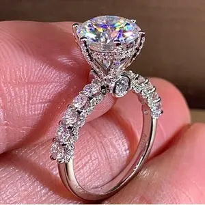 แหวนหมั้นเพชรโมอิสซาไนต์ทรงกลม 4 กะรัต เงินแท้ 925 - Product Image 2