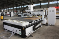 Machine à bois de routeur CNC ATC de bonne qualité avec changeur d'outils automatique pour armoires de meubles de porte en MDF
