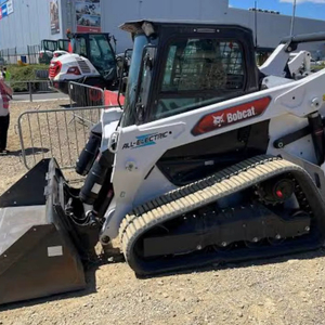 รถตักล้อยางแบบสกิดสเตียร์ - Product Image 1