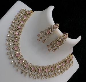 ชุดสร้อยคอทองเหลืองชุบทองคุณภาพดีประดับเพชร CZ ดีไซน์คลาสสิก พร้อมต่างหู เหมาะสำหรับงานปาร์ตี้และงานแต่งงานสำหรับผู้หญิง - Product Image 4