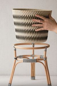 Macetas y jardineras inteligentes de bajo precio, maceta de ratán para decoración de jardín con soporte de hierro, soporte negro de Pie Grande - Product Image 3