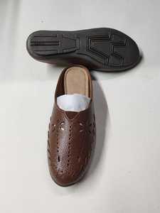 Sandalias planas con plataforma étnica negra tradicional para mujer estilo Jutis y Mojaris sin cordones - Product Image 2