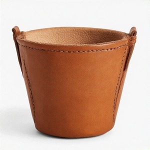 Maceta de cuero rústica moderna hecha a mano para elegantes escenas de jardín interior con color orgánico y acabado de forma suave - Product Image 6