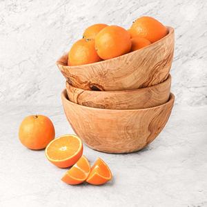 Juego Premium hecho a mano de tres ensaladeras grandes de madera de Olivo - Product Image 4